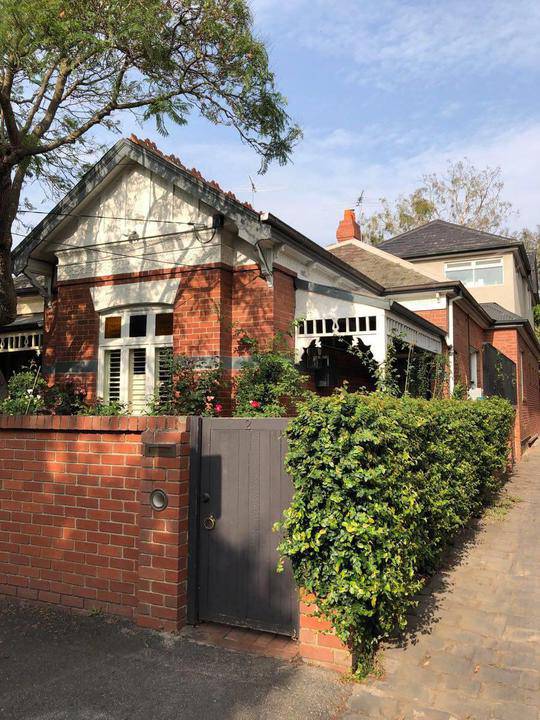 2 Glendearg Grove, Malvern