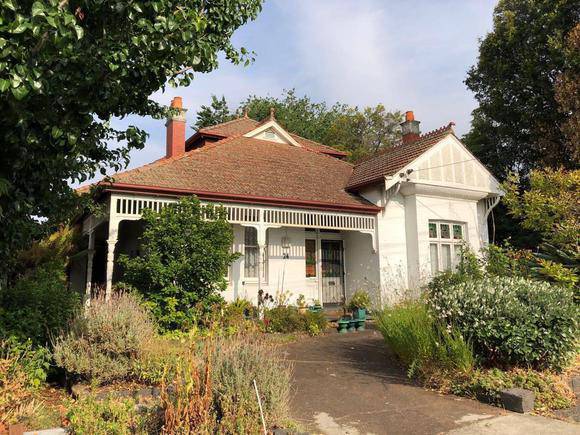 24 Glendearg Grove, Malvern