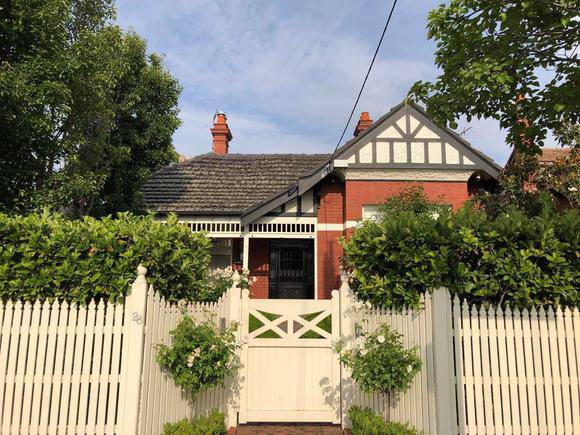 28 Glendearg Grove, Malvern
