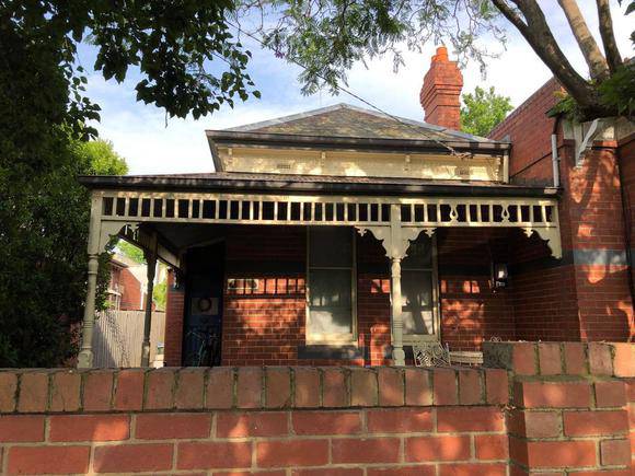 2a Glendearg Grove, Malvern