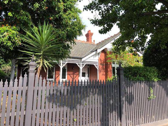 30 Glendearg Grove, Malvern