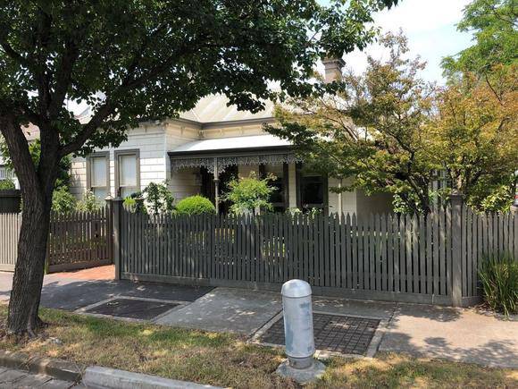 31 Glendearg Grove, Malvern