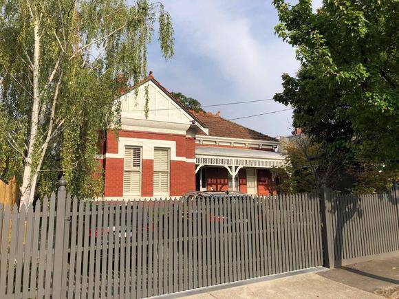 32 Glendearg Grove, Malvern
