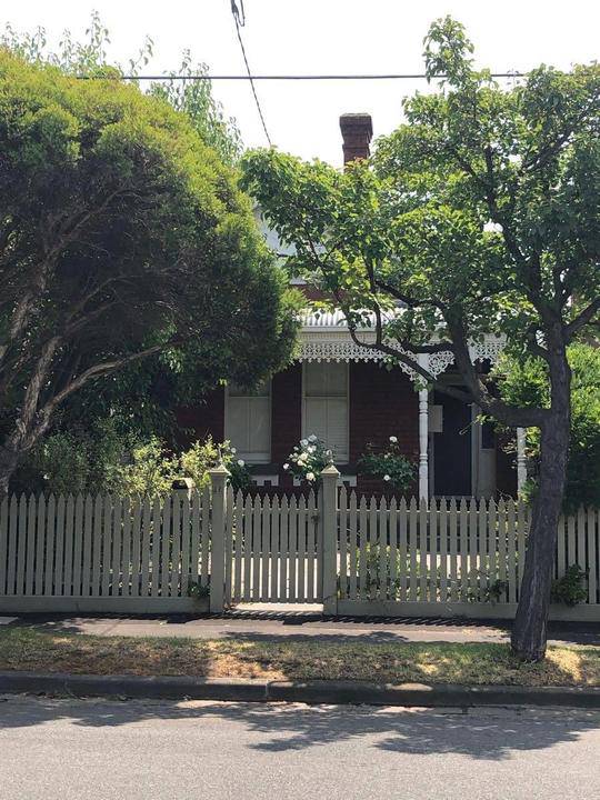46 Glendearg Grove, Malvern