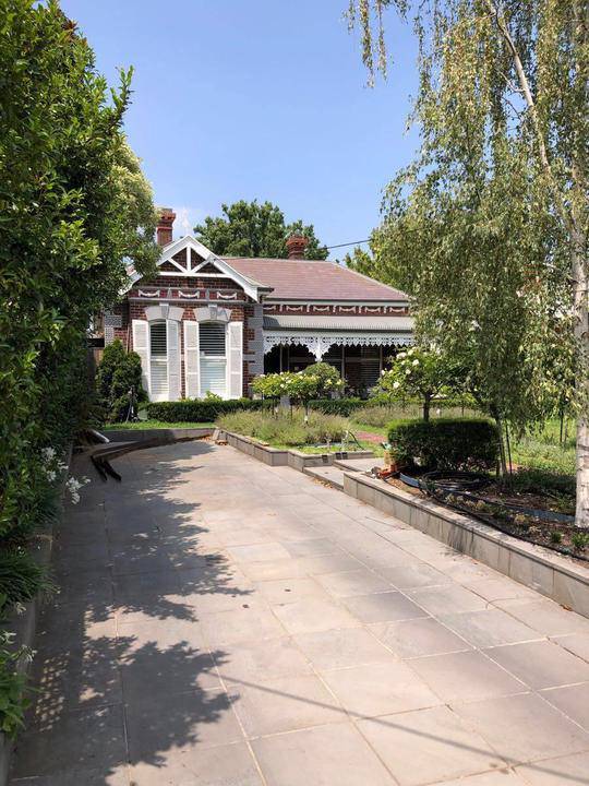 5 Glendearg Grove, Malvern