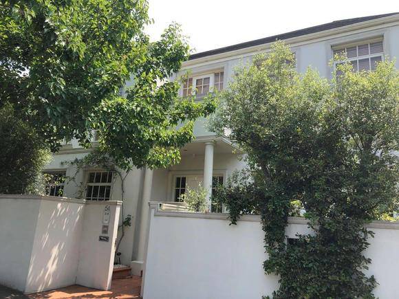 54 Glendearg Grove, Malvern