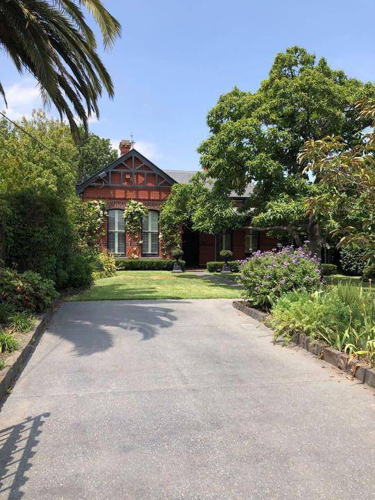 7 Glendearg Grove, Malvern