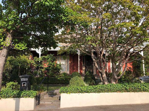 8 Glendearg Grove, Malvern