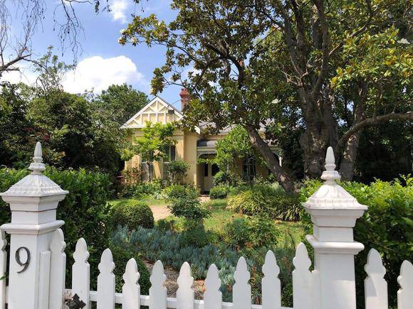 9 Glendearg Grove, Malvern