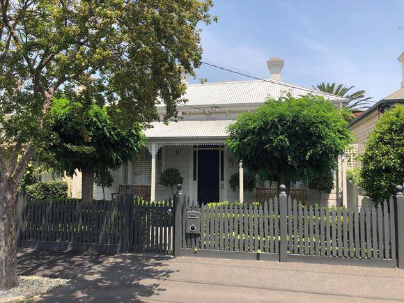 10 Evandale Road, Malvern
