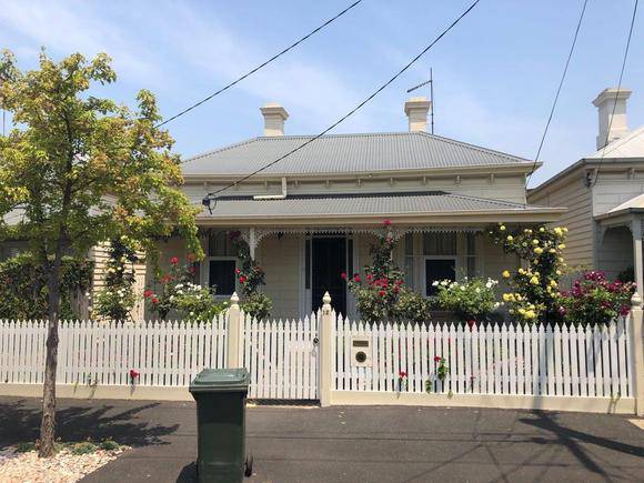 12 Evandale Road, Malvern