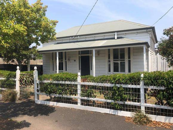 26 Evandale Road, Malvern