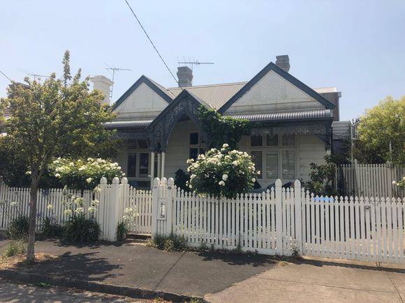 33 Evandale Road, Malvern