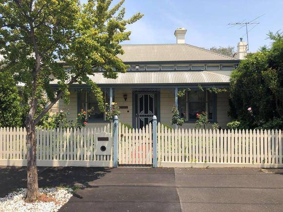 8 Evandale Road, Malvern
