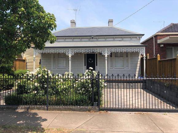 12 Gordon Grove, Malvern