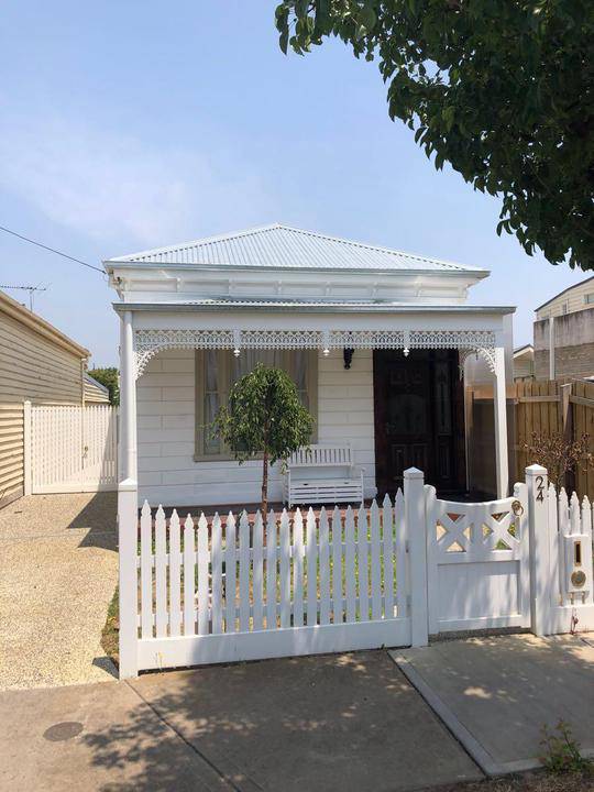 24 Gordon Grove, Malvern