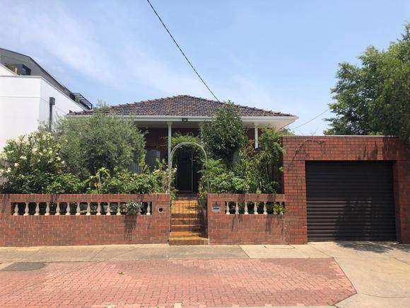 6 Gordon Grove, Malvern