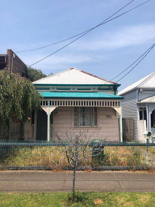 12 Chandlers Road, Malvern