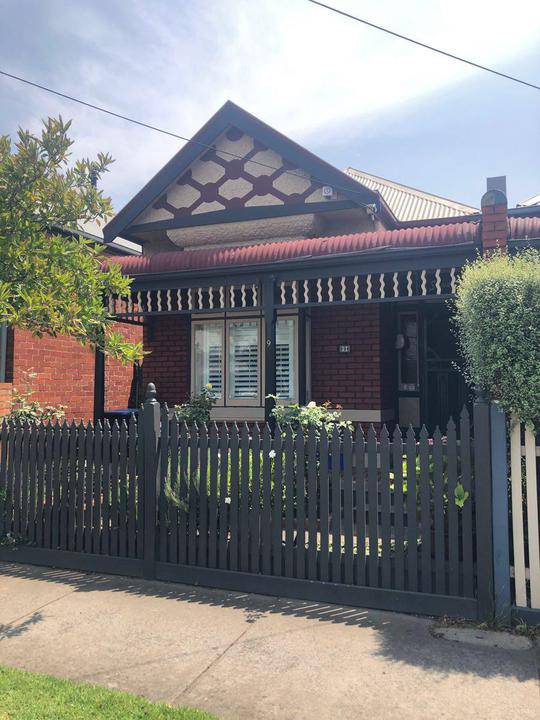 9 Chandlers Road, Malvern