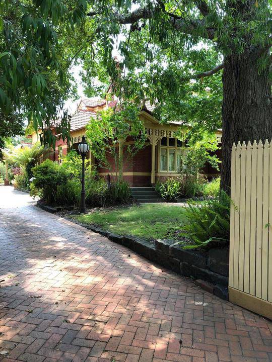 12 Staniland Avenue, Malvern