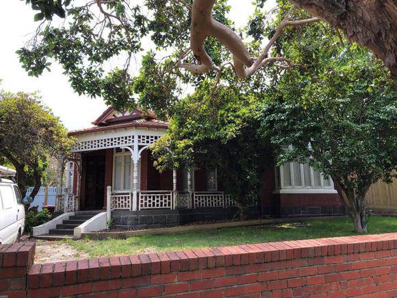 8 Staniland Avenue, Malvern