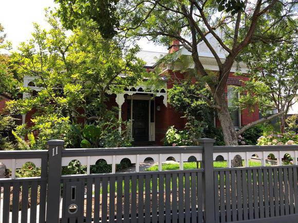 11 Wheatland Road, Malvern