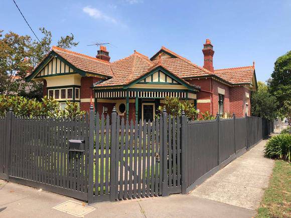 12 Wheatland Road, Malvern