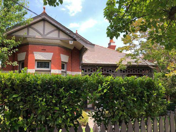 14 Wheatland Road, Malvern