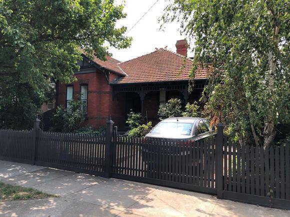 17 Wheatland Road, Malvern