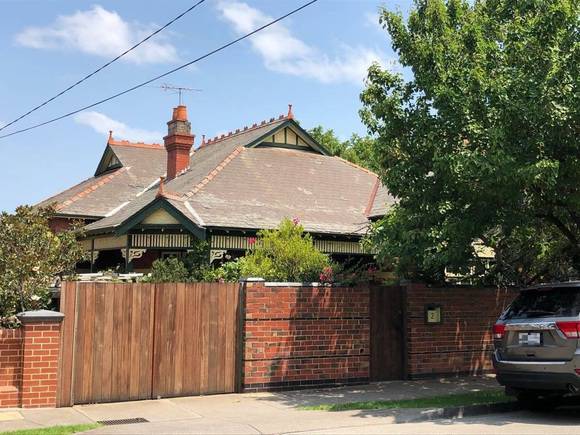 2 Wheatland Road, Malvern