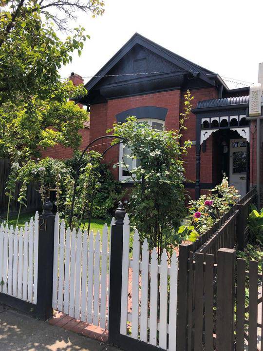 21 Wheatland Road, Malvern