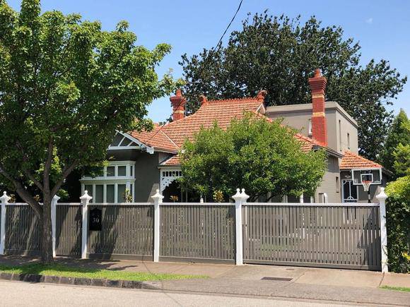 30 Wheatland Road, Malvern