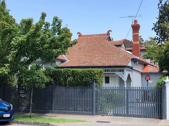 32 Wheatland Road, Malvern