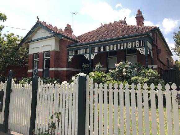 35 Wheatland Road, Malvern