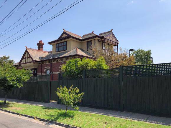 41 Wheatland Road, Malvern