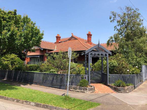 54 Wheatland Road, Malvern