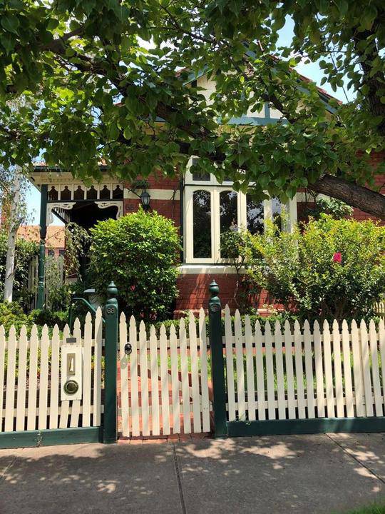 68 Wheatland Road, Malvern