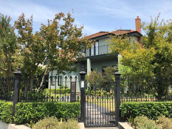 34 Claremont Avenue, Malvern