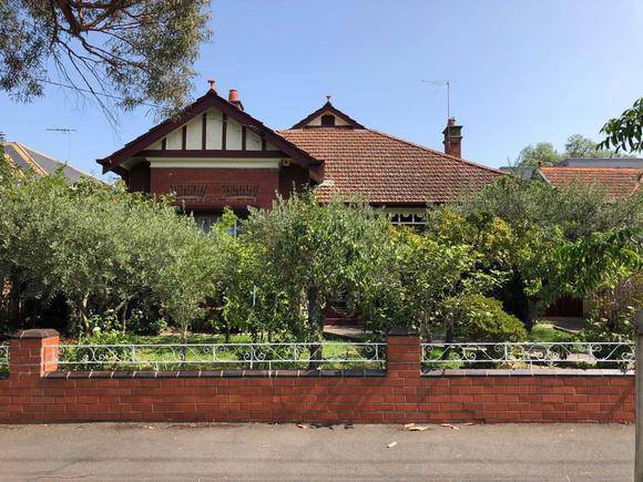 42 Claremont Avenue, Malvern
