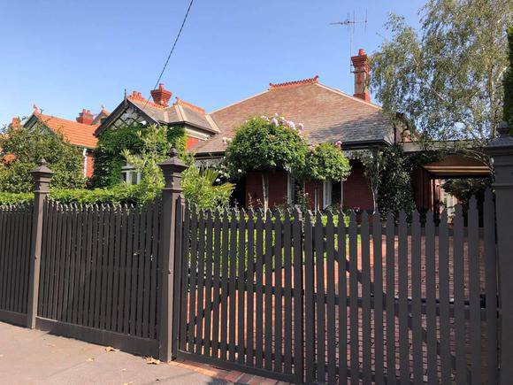 90 Claremont Avenue, Malvern