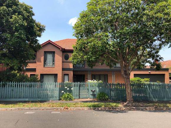 15 Staniland Avenue, Malvern