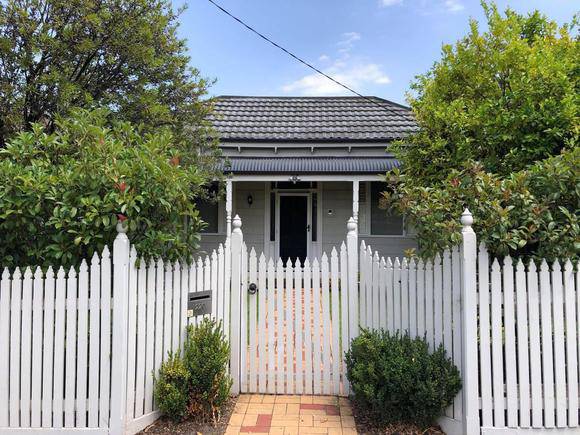220 Wattletree Road, Malvern