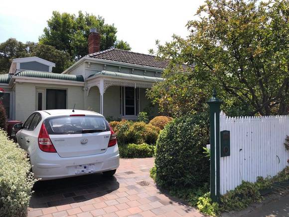 21 Cummins Grove, Malvern