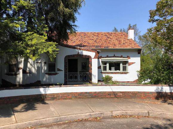 18 Gaynor Court, Malvern