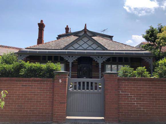 5 Gaynor Court, Malvern