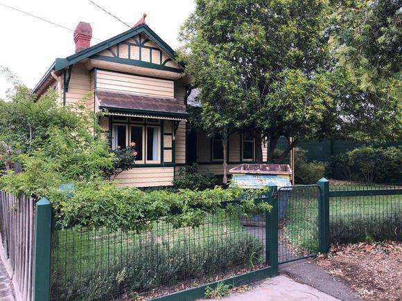 4 Johnstone Street, Malvern