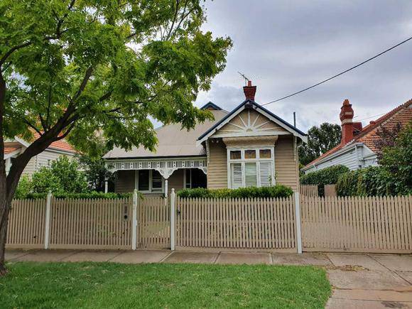 11 Ewart Street, Malvern