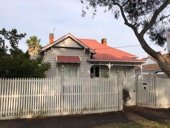 35 Victoria Road North, Malvern