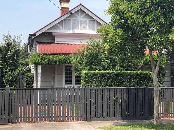 19 Raleigh Street, Malvern