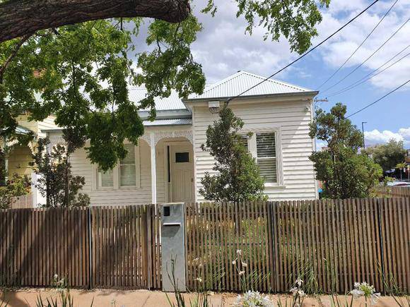 16 Edsall Street, Malvern